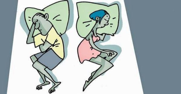 DE ESPALDAS Y SEPARADOS