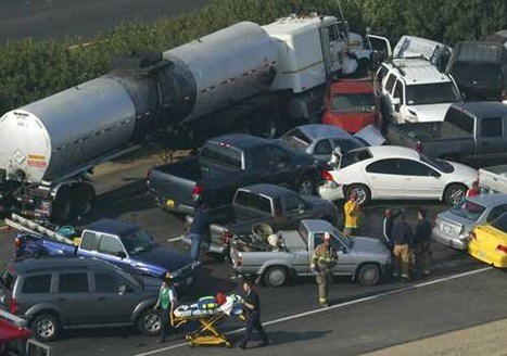 camion-auto-car-accidente-crash-escena