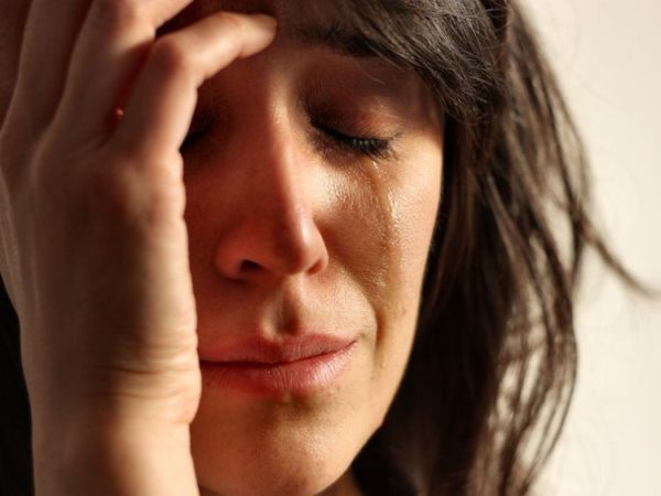 mujer-triste-tristeza-dolor-llanto-llorar-lagrima-depresion-estres-muerte-divorcio_MUJIMA2010090.jpg